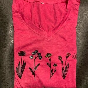 Women’s bright pink tee with floral highlights